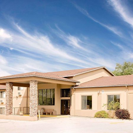 Days Inn By Wyndham Boonville Buitenkant foto