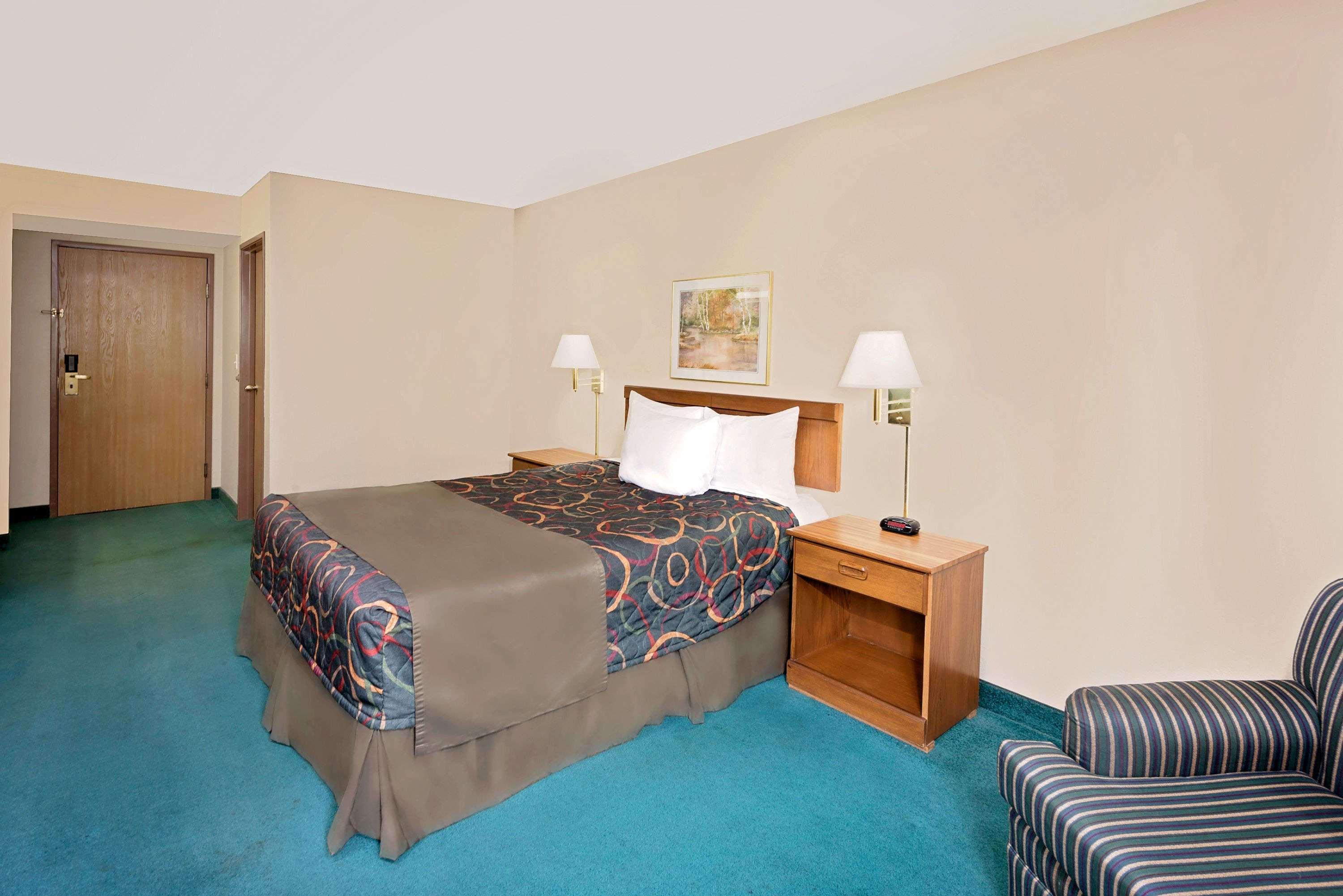 Days Inn By Wyndham Boonville Buitenkant foto