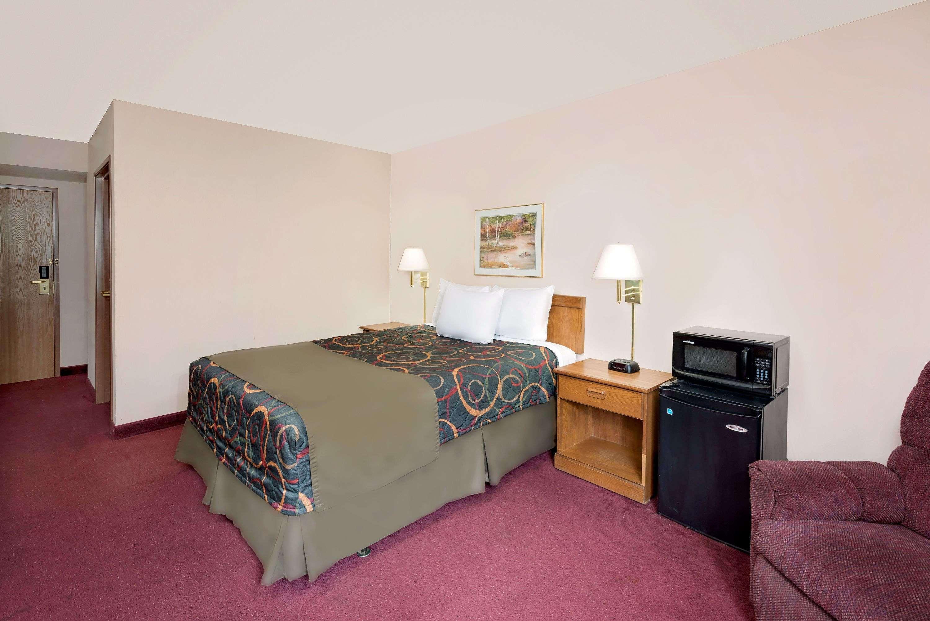Days Inn By Wyndham Boonville Buitenkant foto