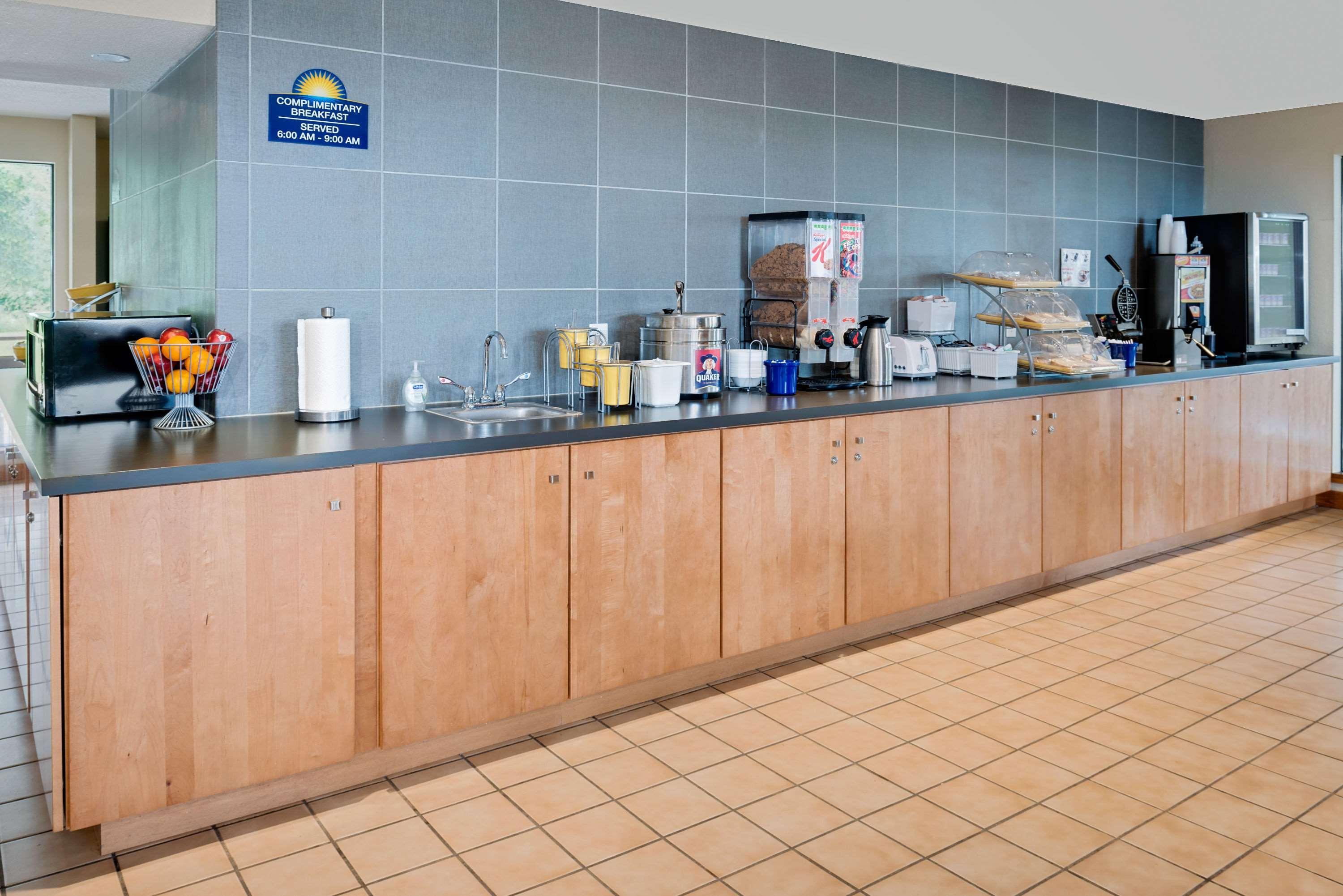 Days Inn By Wyndham Boonville Buitenkant foto