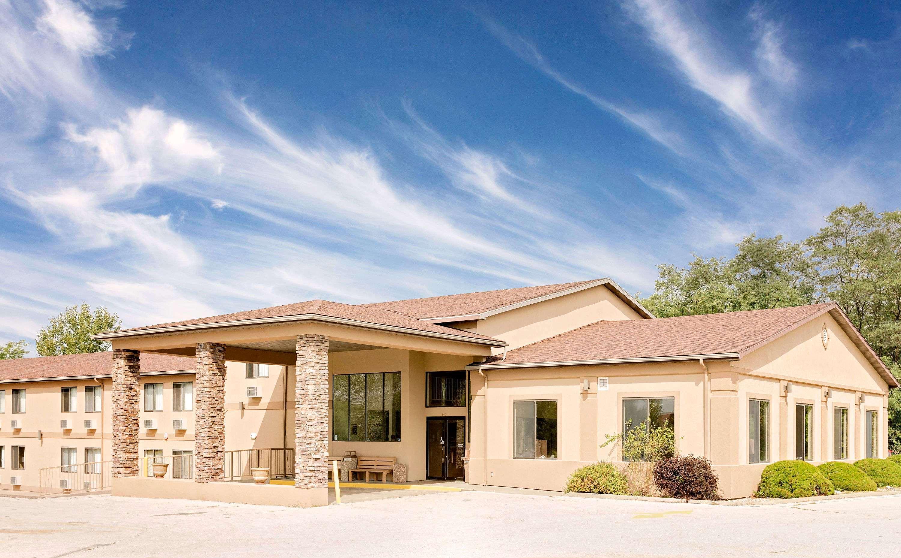 Days Inn By Wyndham Boonville Buitenkant foto