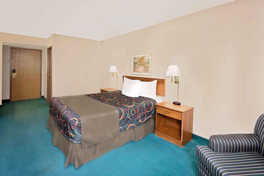 Days Inn By Wyndham Boonville Buitenkant foto